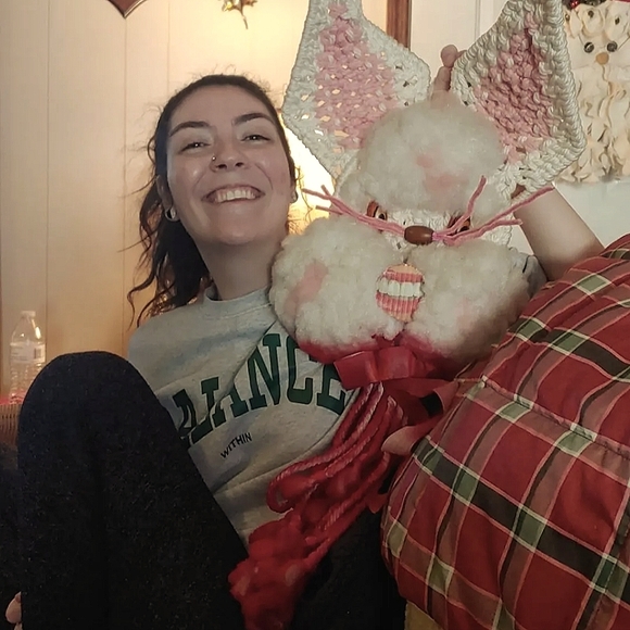 Meet your Posher, Emily - Picture 2 of 4